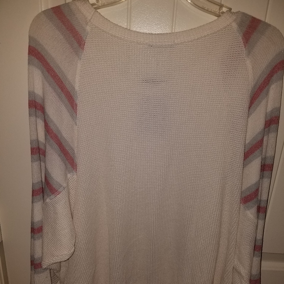 🆕FASHION NOVA white pink and grey striped sweater top size medium - Picture 6 of 7